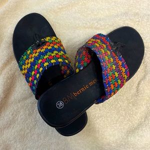 BERNIE MEV. WEDGE SANDLE